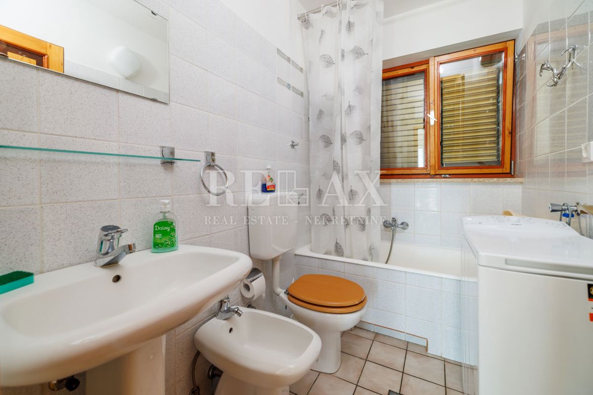 Crikvenica - prostorna nepremičnina z bazenom