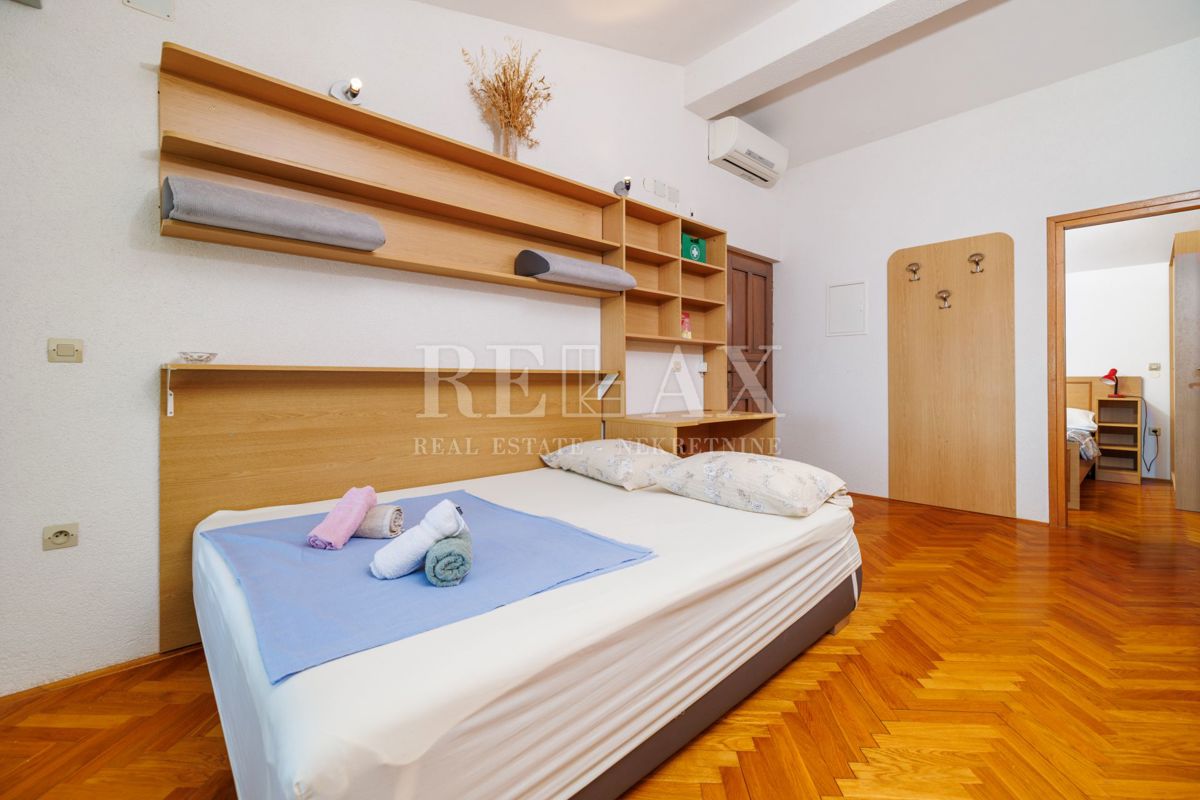 Crikvenica - prostorna nepremičnina z bazenom