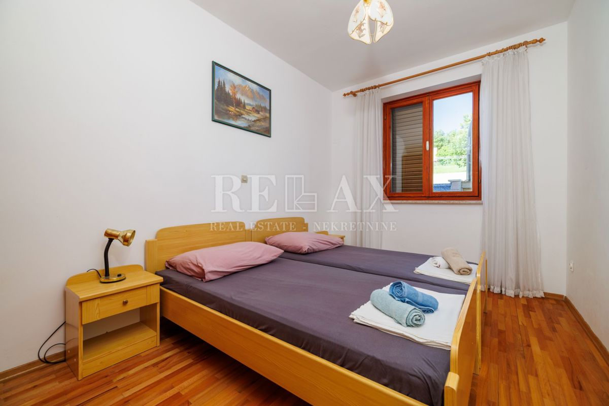 Crikvenica - prostorna nepremičnina z bazenom