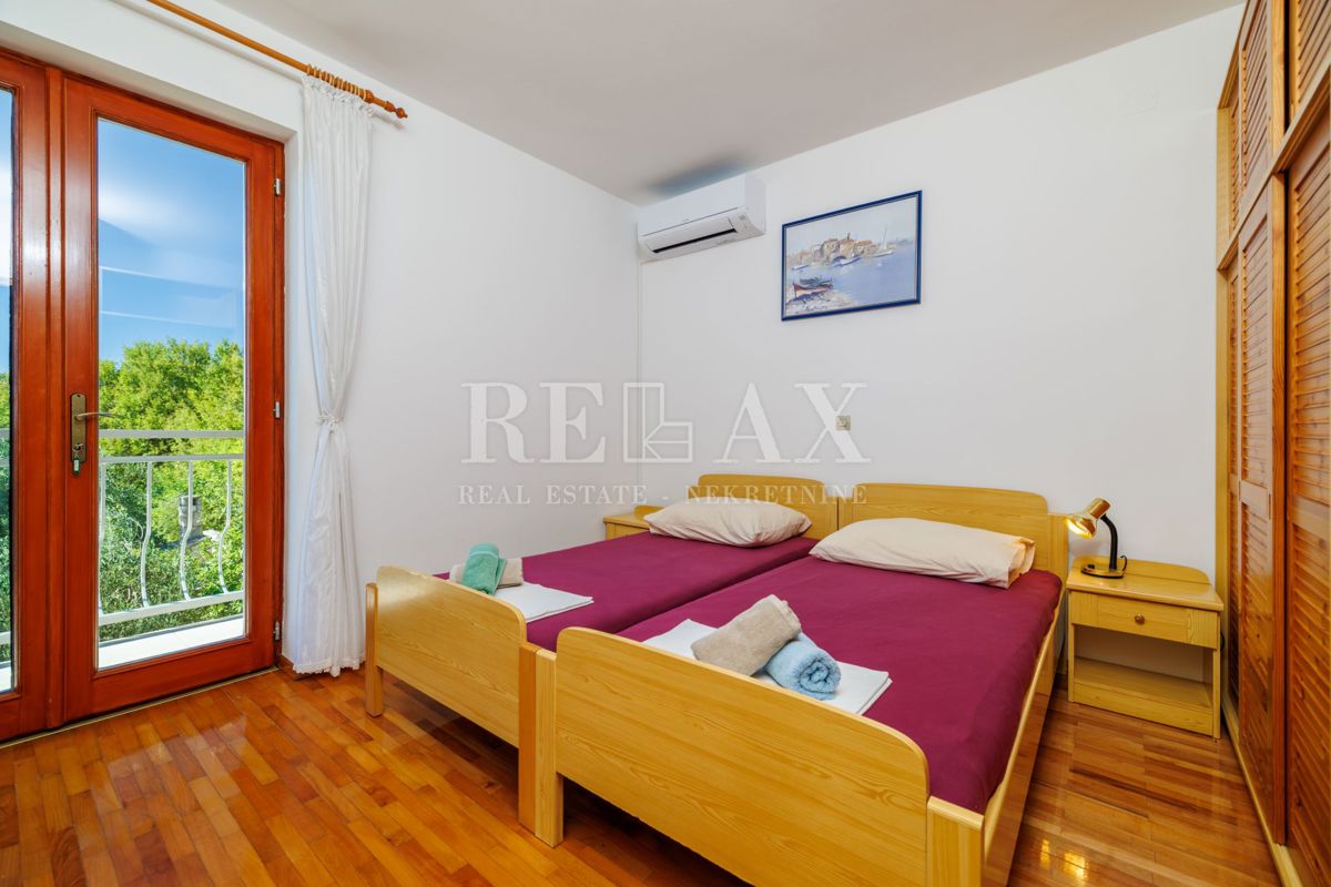 Crikvenica - prostorna nepremičnina z bazenom