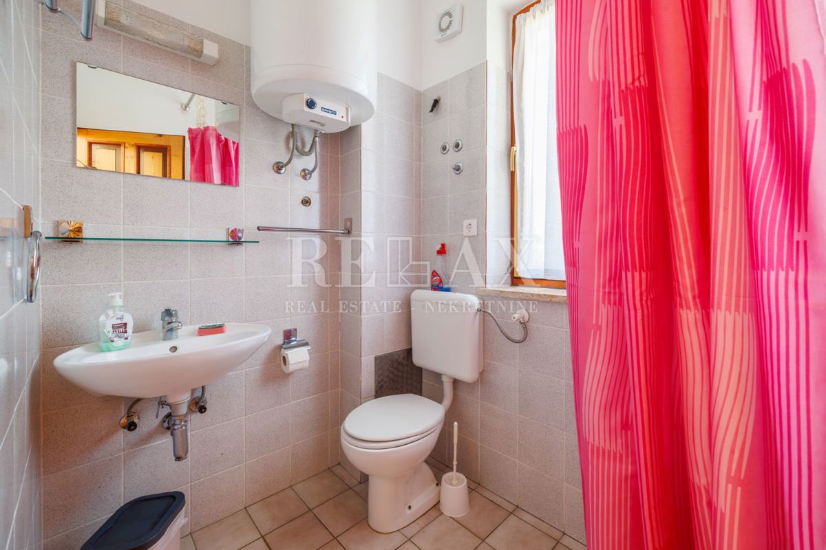 Crikvenica - prostorna nepremičnina z bazenom