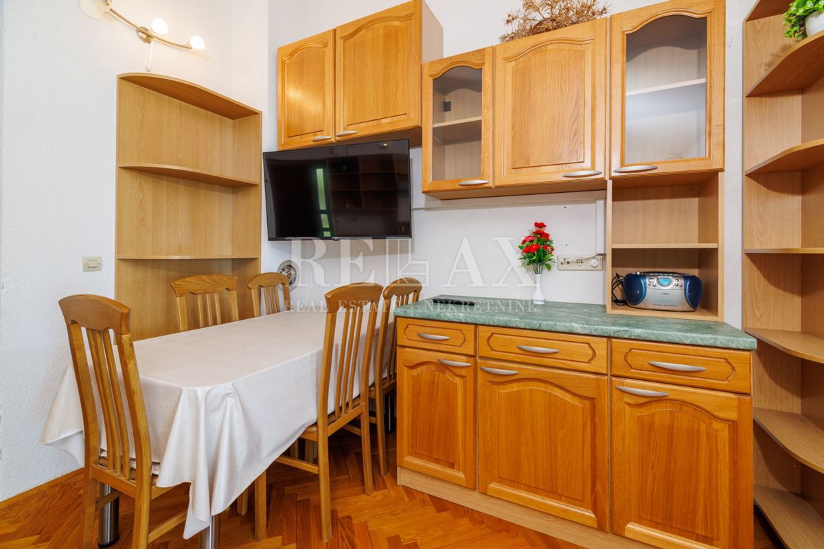 Crikvenica - prostorna nepremičnina z bazenom