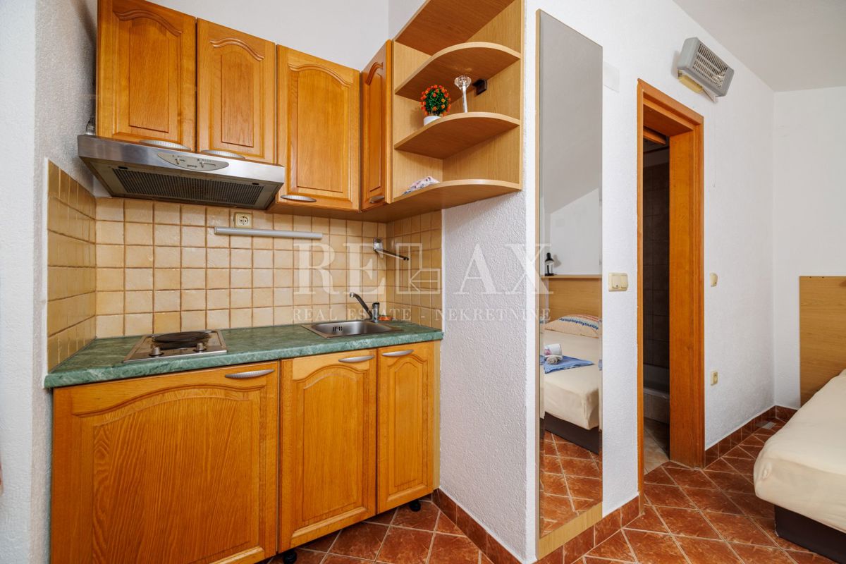 Crikvenica - prostorna nepremičnina z bazenom