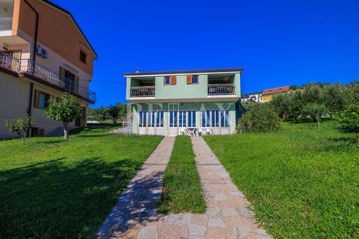 Crikvenica - prostorna nepremičnina z bazenom