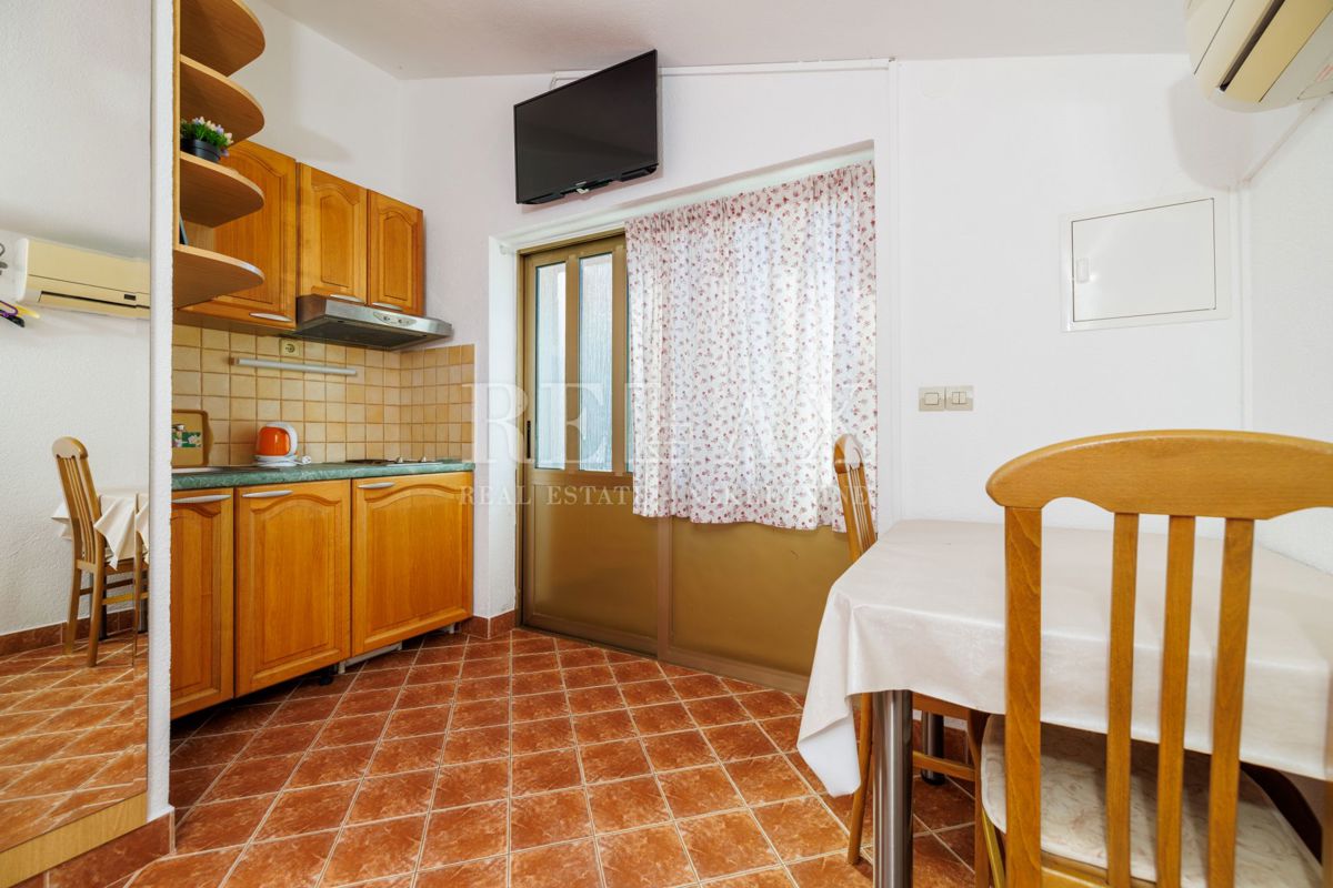 Crikvenica - prostorna nepremičnina z bazenom