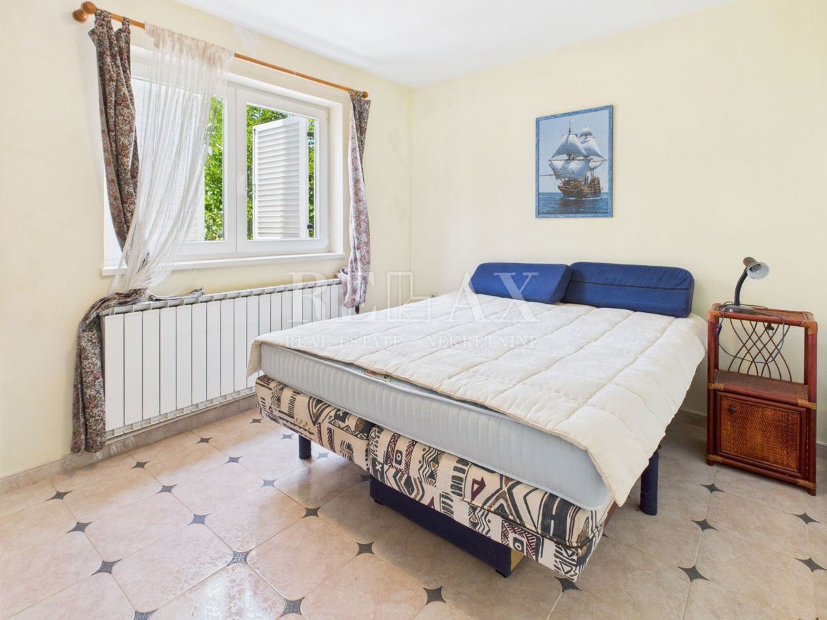 Crikvenica - prostorna hiša z urejenim vrtom