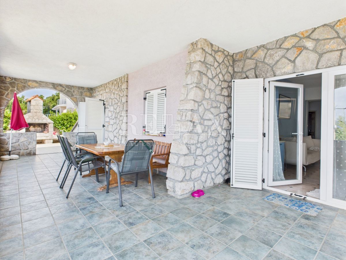Crikvenica - prostorna hiša z urejenim vrtom