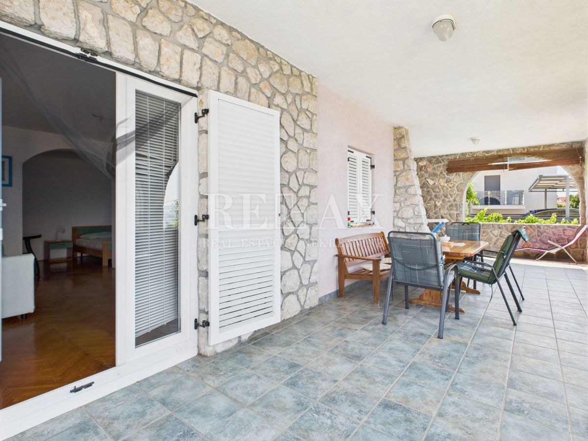 Crikvenica - prostorna hiša z urejenim vrtom