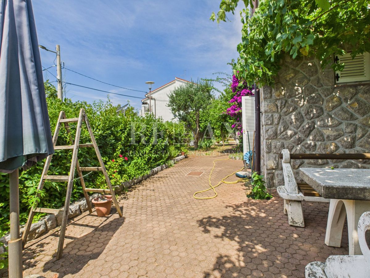 Crikvenica - prostorna hiša z urejenim vrtom