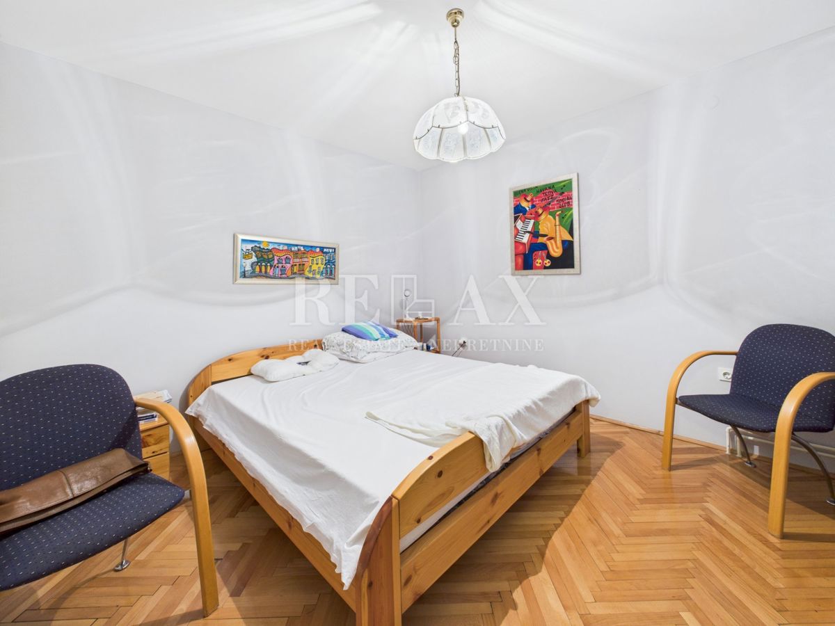 Crikvenica - prostorna hiša z urejenim vrtom