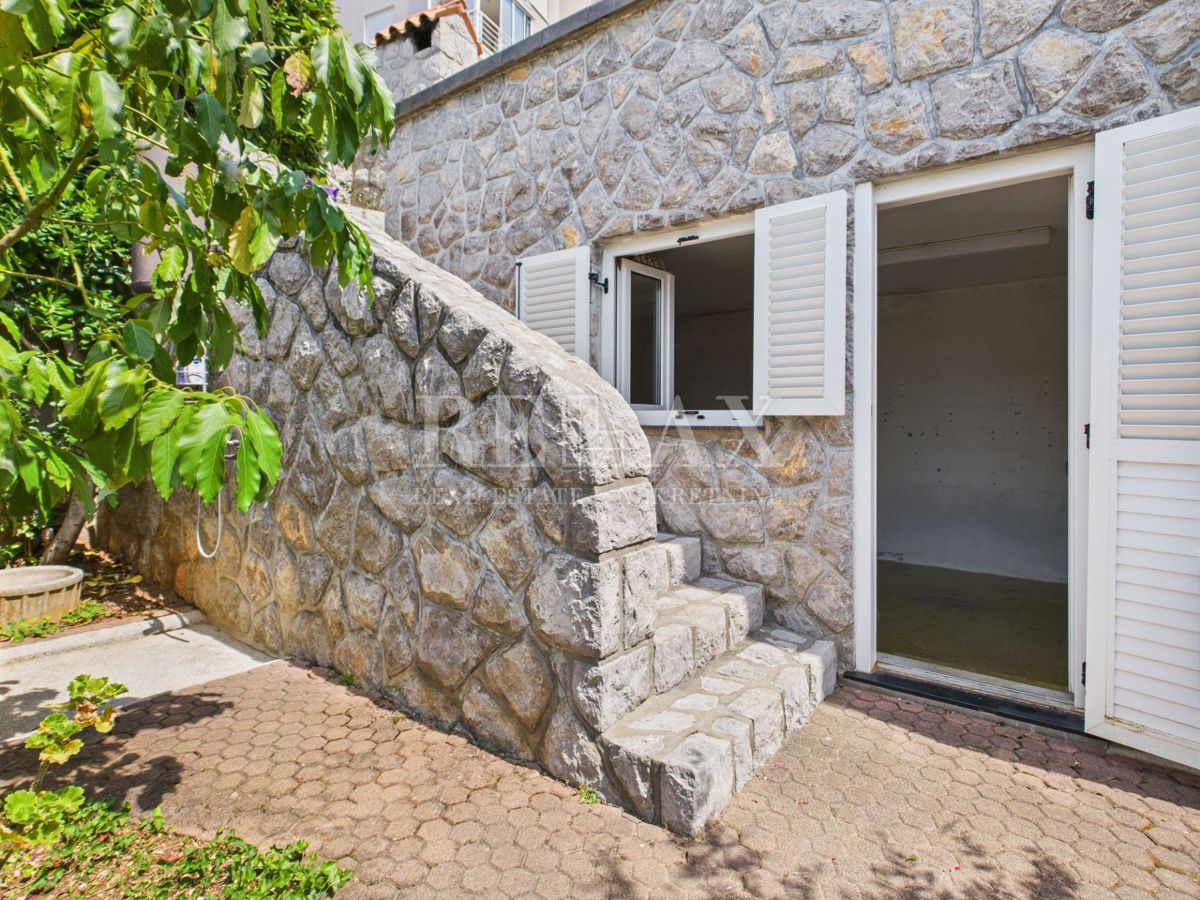 Crikvenica - prostorna hiša z urejenim vrtom