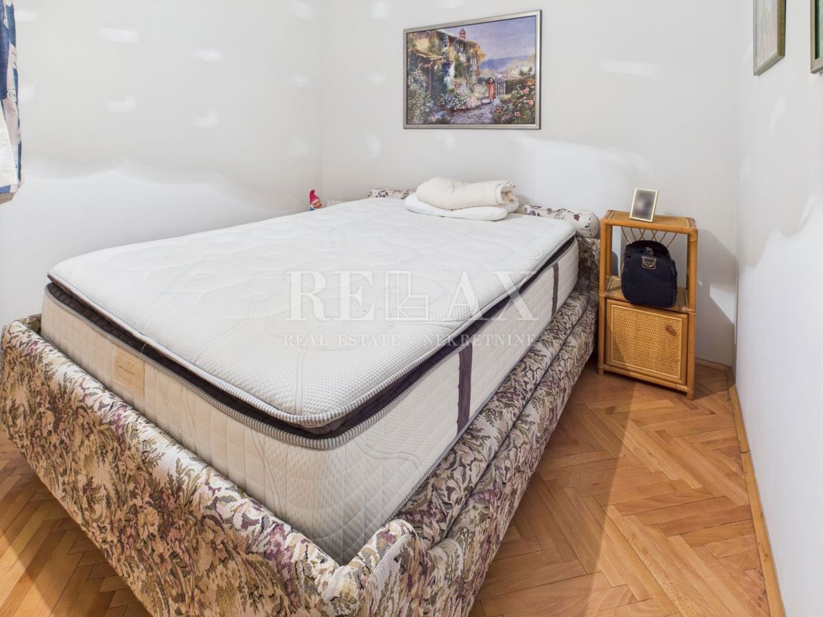 Crikvenica - prostorna hiša z urejenim vrtom