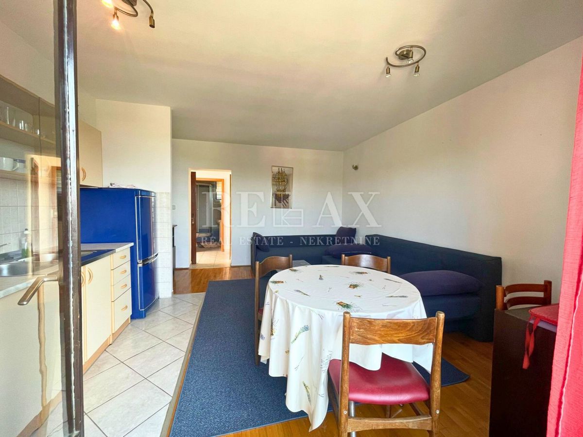 Dramalj - hiša s 4 apartmaji, 150 m od morja
