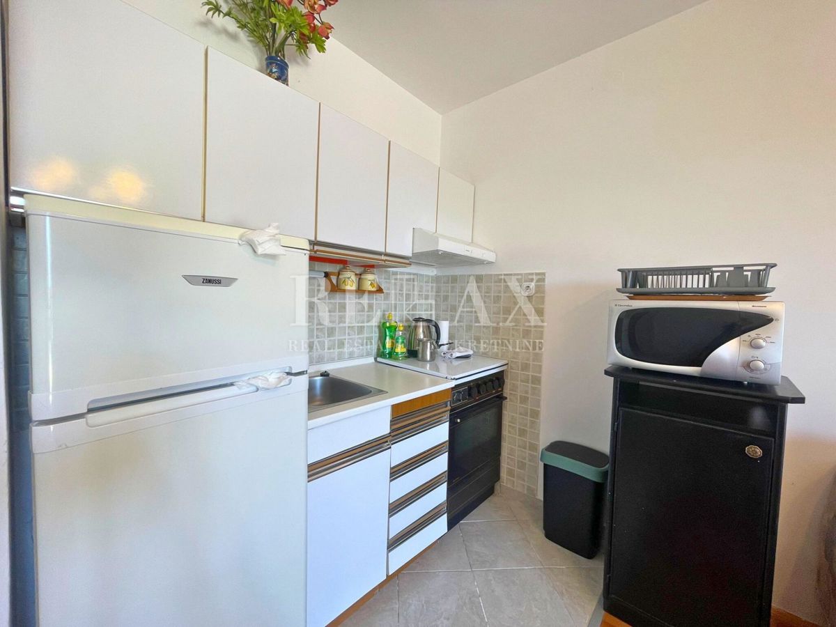 Dramalj - hiša s 4 apartmaji, 150 m od morja
