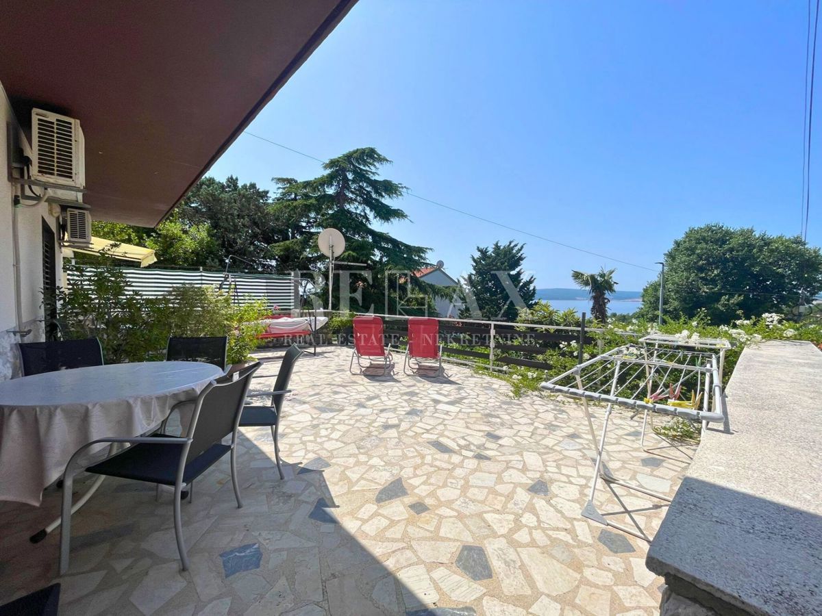 Dramalj - hiša s 4 apartmaji, 150 m od morja