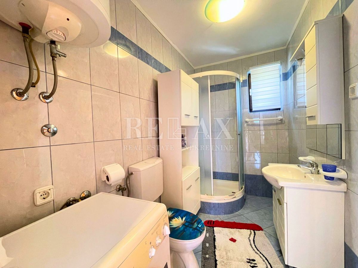 Dramalj - hiša s 4 apartmaji, 150 m od morja