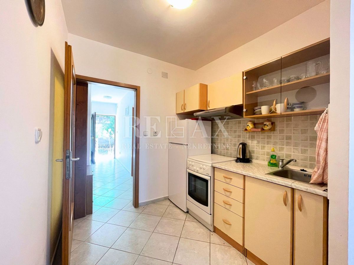 Dramalj - hiša s 4 apartmaji, 150 m od morja