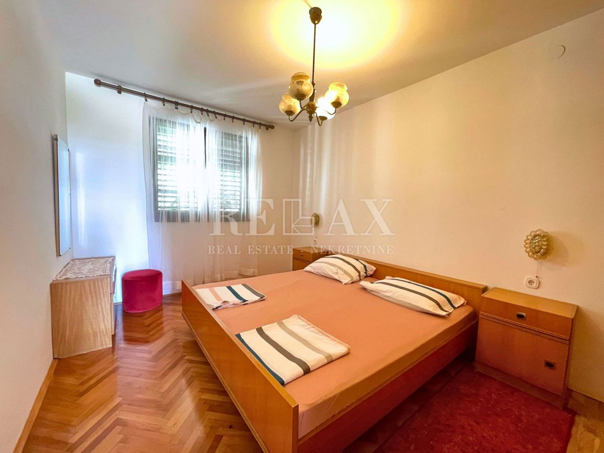 Dramalj - hiša s 4 apartmaji, 150 m od morja