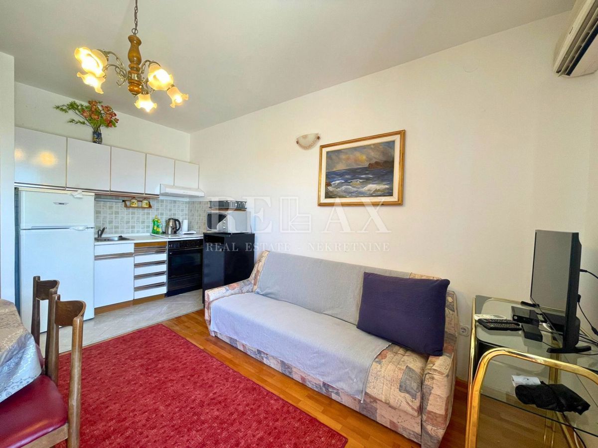 Dramalj - hiša s 4 apartmaji, 150 m od morja