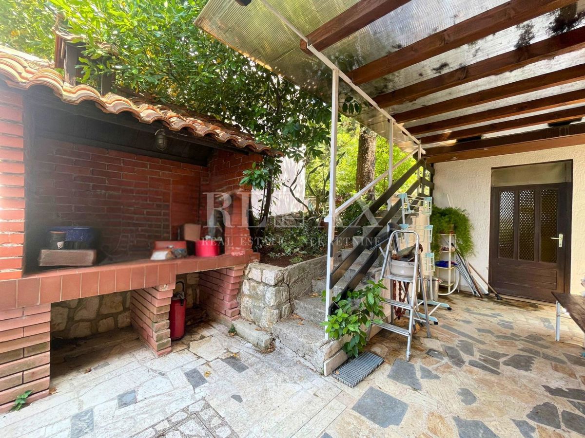 Dramalj - hiša s 4 apartmaji, 150 m od morja