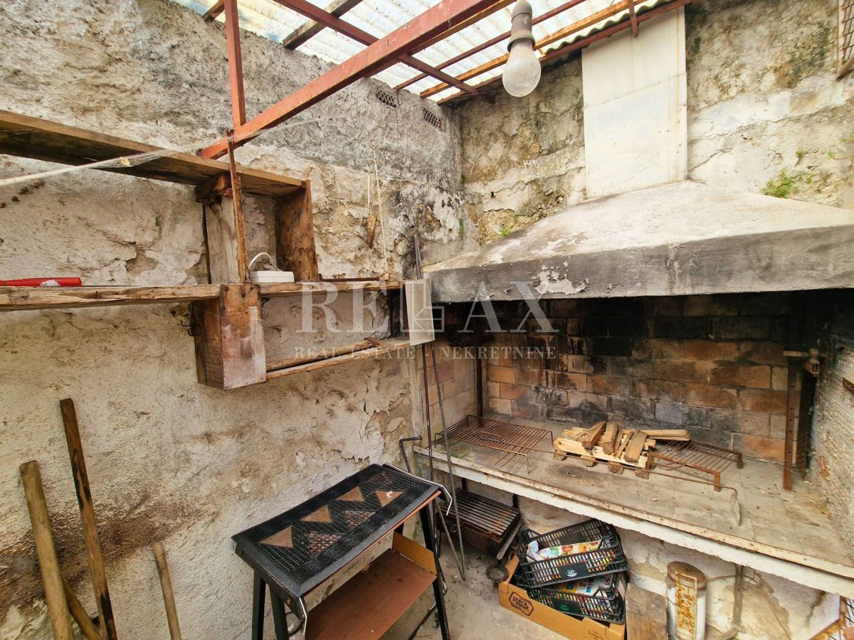 Novi Vinodolski - hiša z vrtom v središču mesta