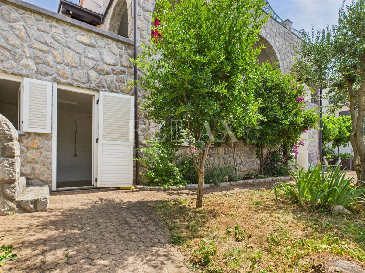 Crikvenica – Del Hiše s Tremi Stanovanji