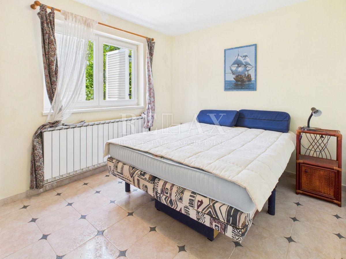 Crikvenica – Del Hiše s Tremi Stanovanji
