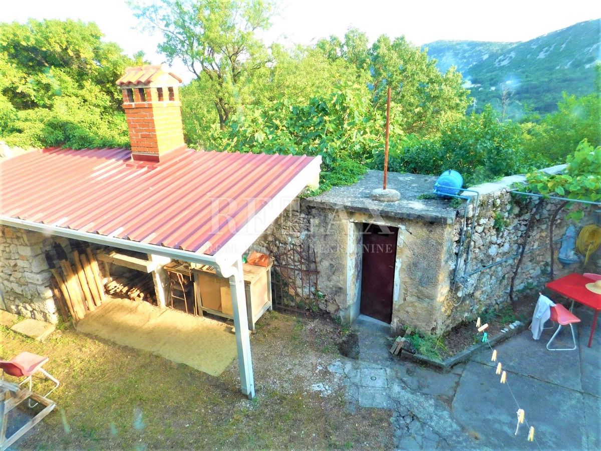 Bribir - dve kamniti hiši, velik vrt