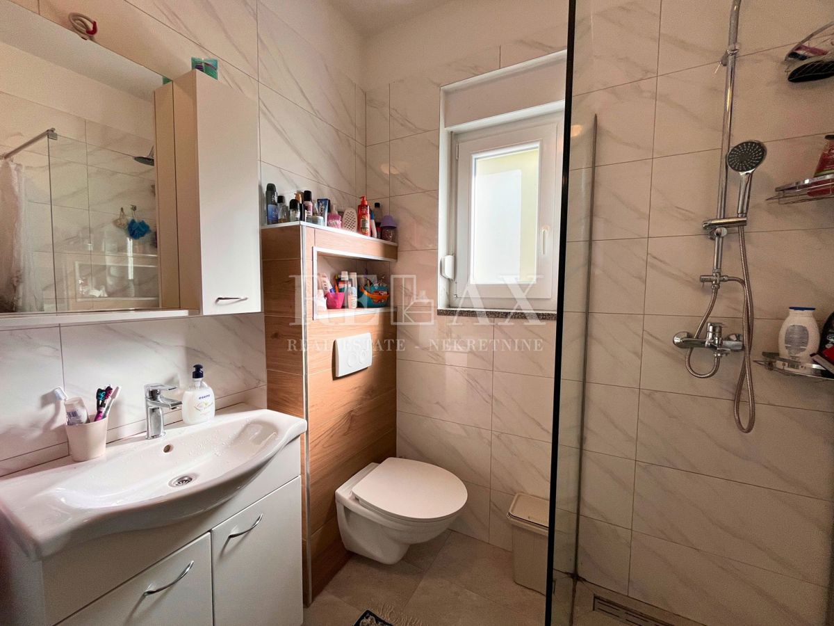 Rijeka, Mladenići - dvosobno stanovanje s parkirnim mestom