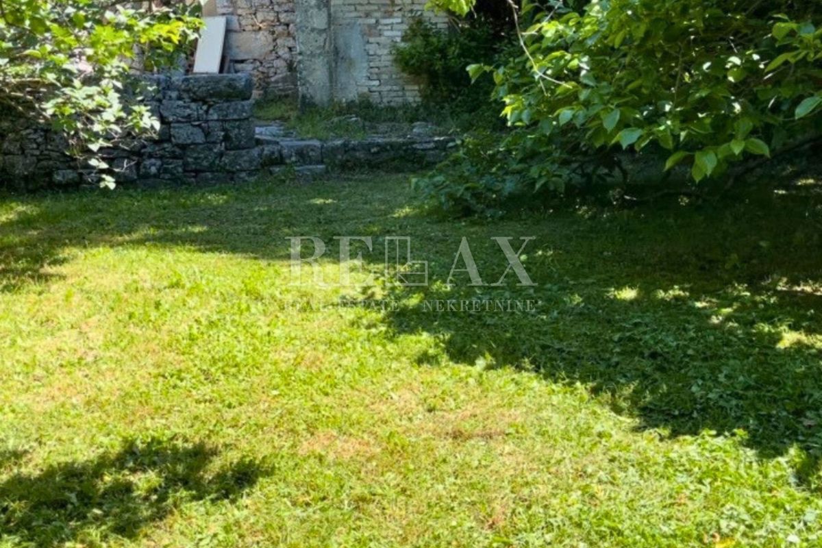 Kastav - hiša za prenovo v bližini centra