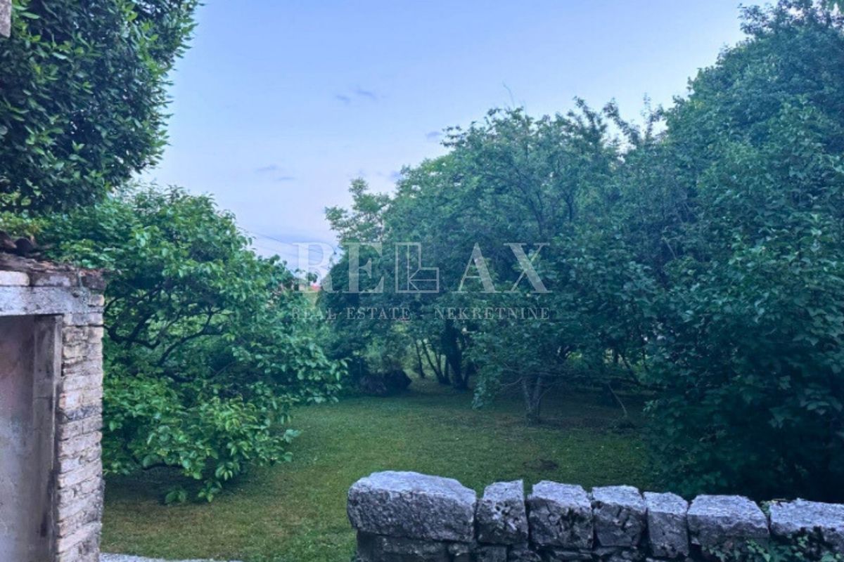 Kastav - hiša za prenovo v bližini centra