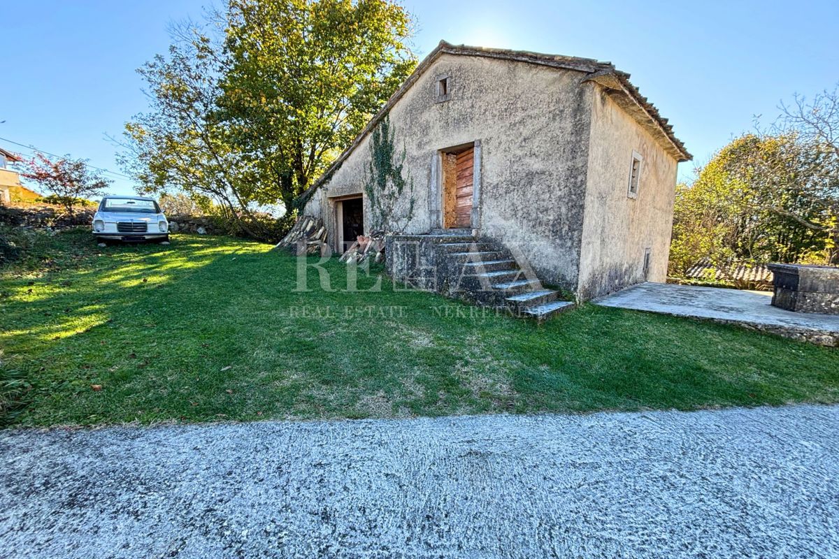 Kastav - hiša za prenovo v bližini centra