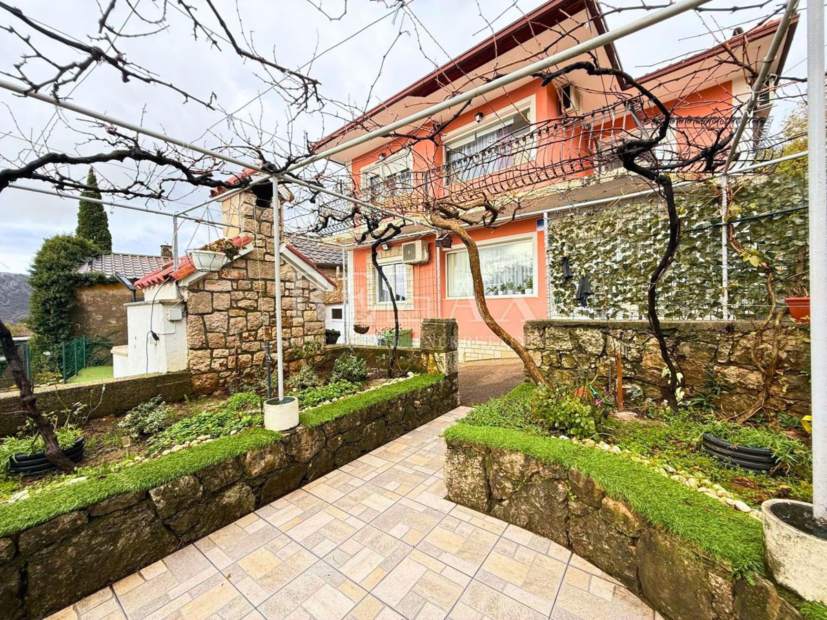 Grižane - hiša z ogrevanim bazenom