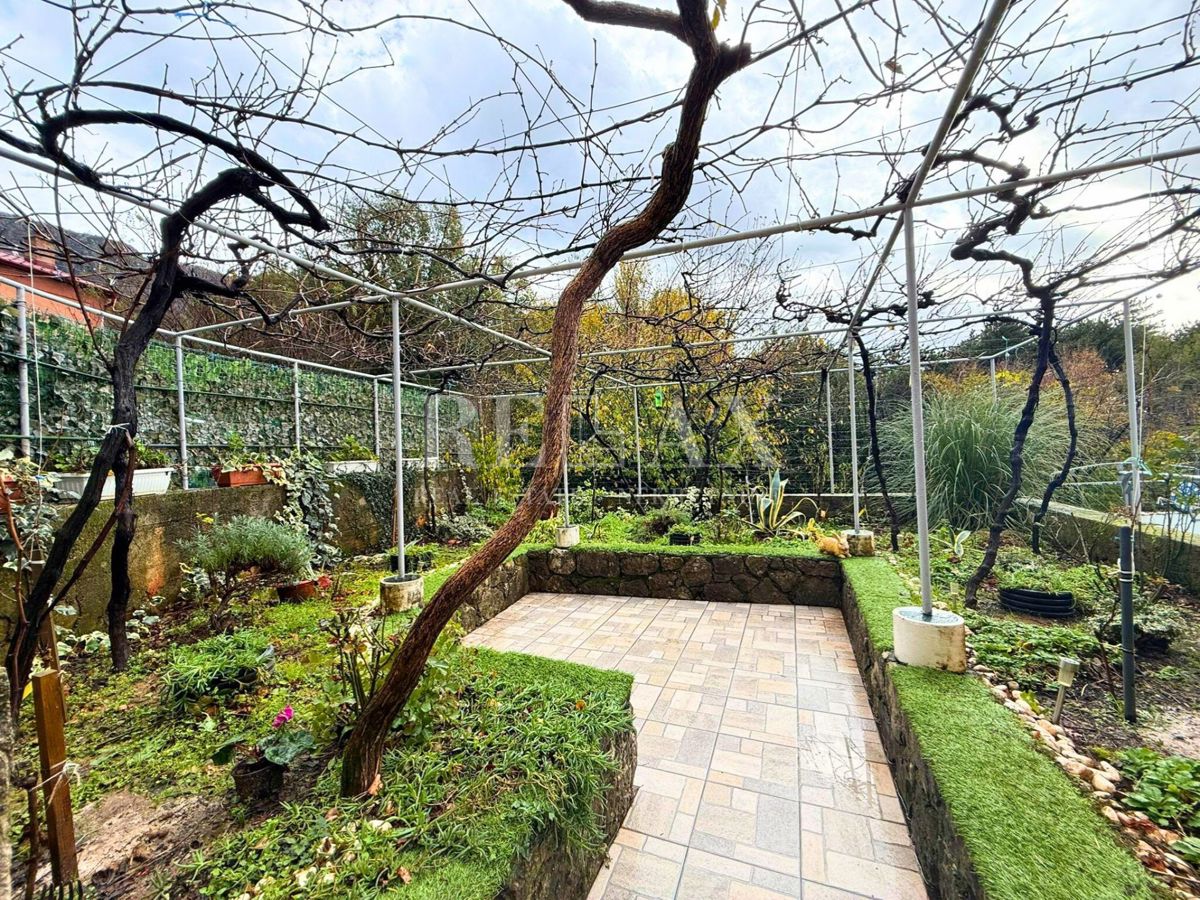 Grižane - hiša z ogrevanim bazenom