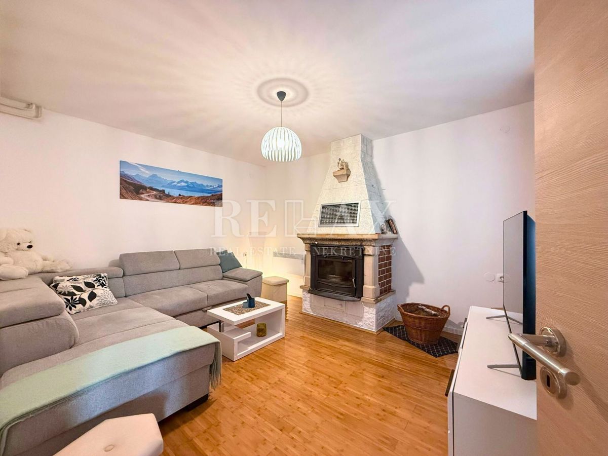 Grižane - hiša z ogrevanim bazenom