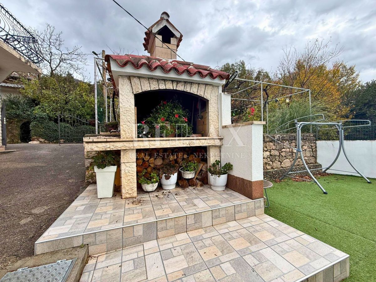 Grižane - hiša z ogrevanim bazenom