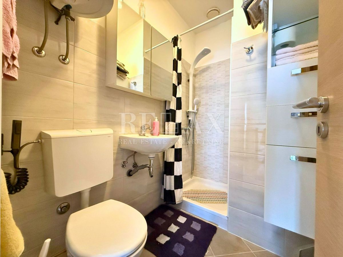 Grižane - hiša z ogrevanim bazenom