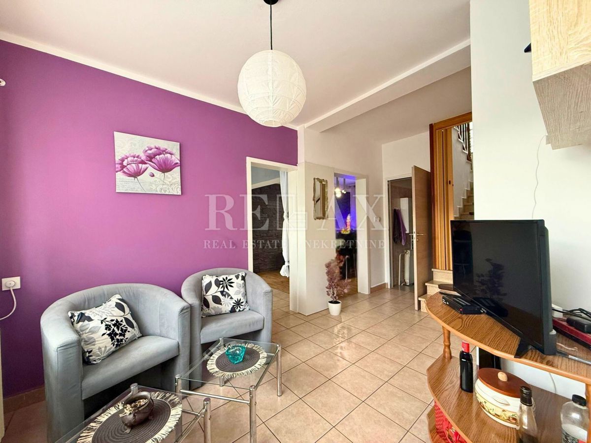 Grižane - hiša z ogrevanim bazenom