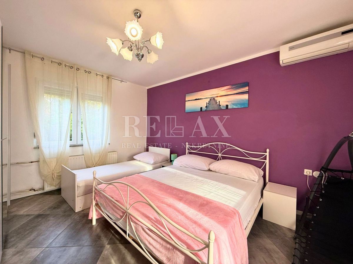 Grižane - hiša z ogrevanim bazenom