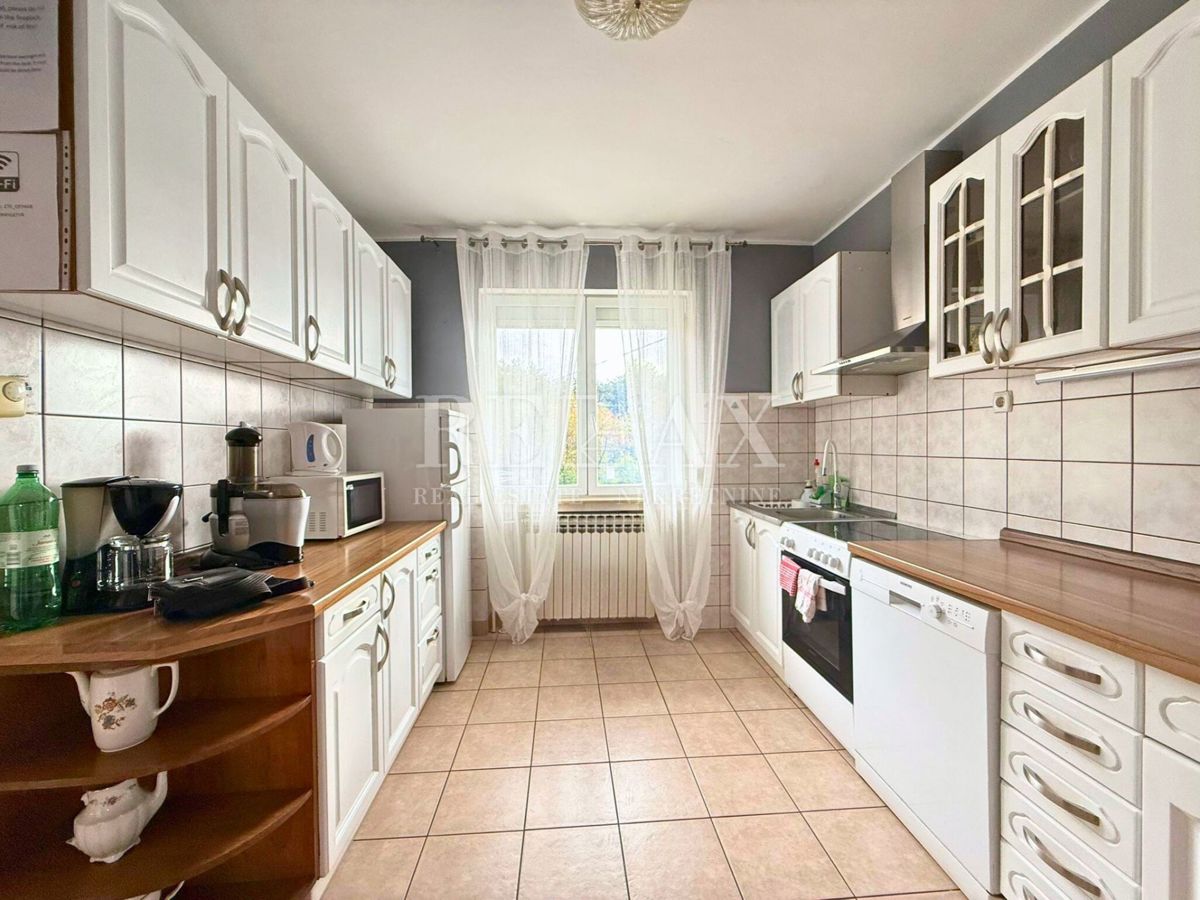 Grižane - hiša z ogrevanim bazenom