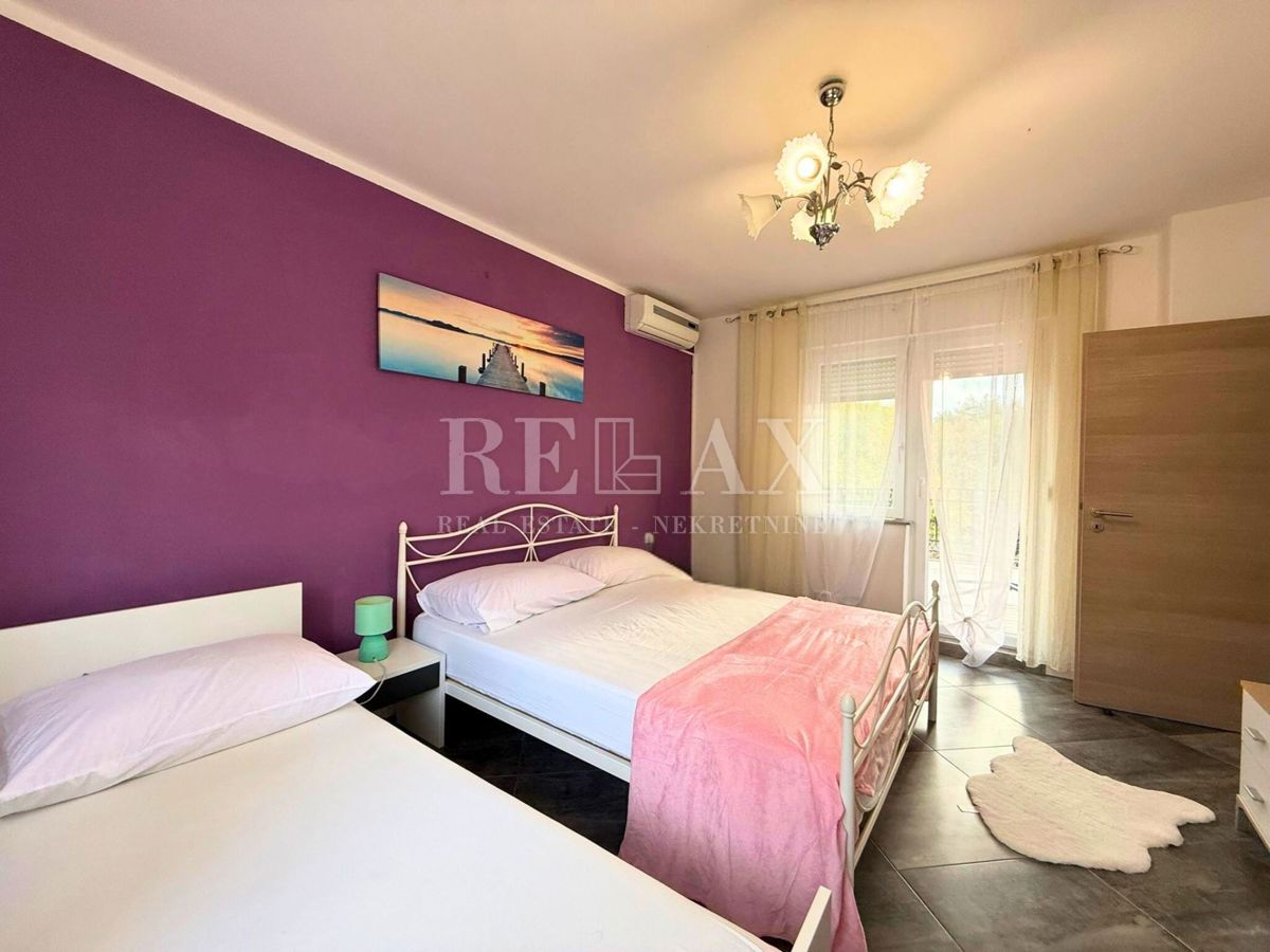 Grižane - hiša z ogrevanim bazenom