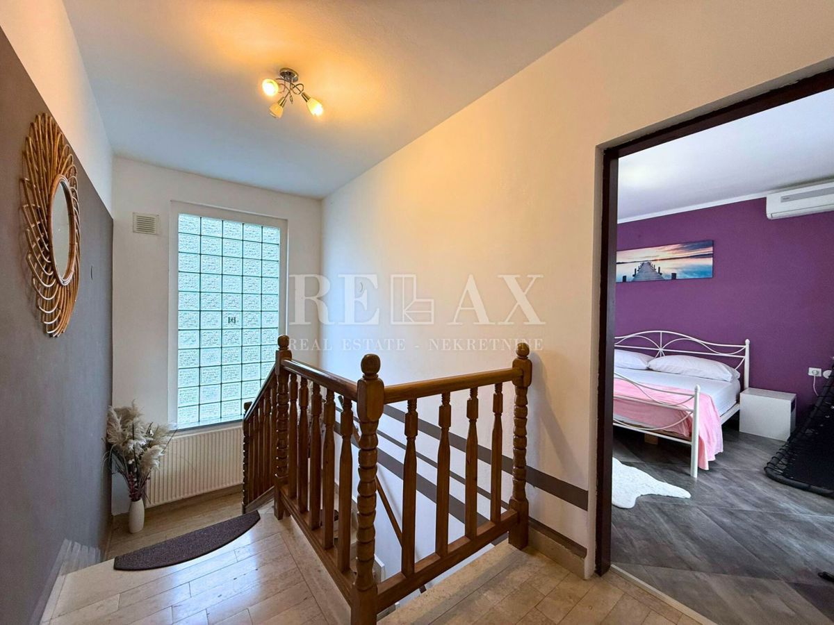 Grižane - hiša z ogrevanim bazenom