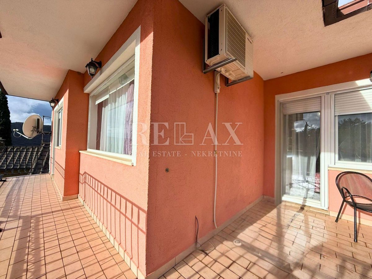 Grižane - hiša z ogrevanim bazenom