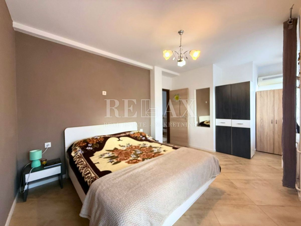 Grižane - hiša z ogrevanim bazenom