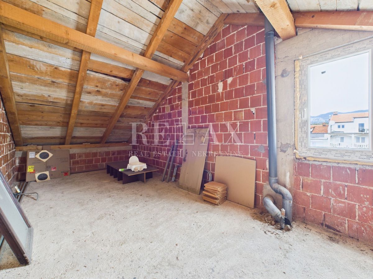 Crikvenica - visoko podstrešje v nedokončani fazi