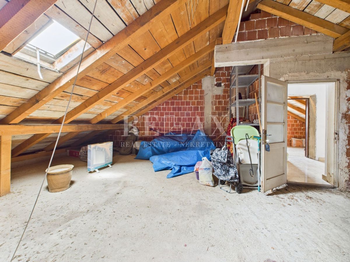 Crikvenica - visoko podstrešje v nedokončani fazi