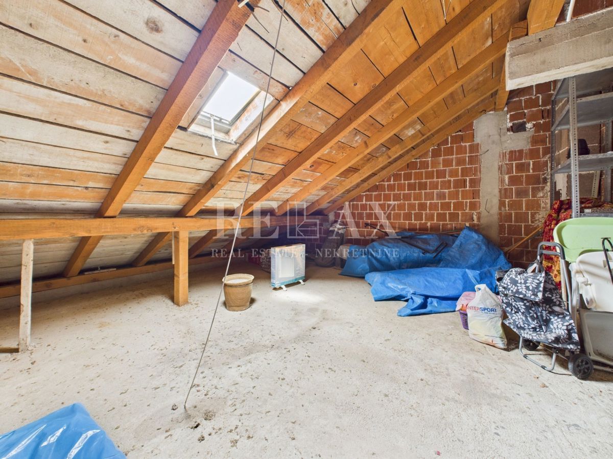 Crikvenica - visoko podstrešje v nedokončani fazi