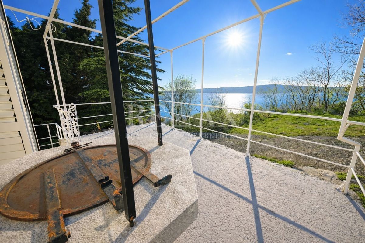 Senj, Bunica - kamnita hiša