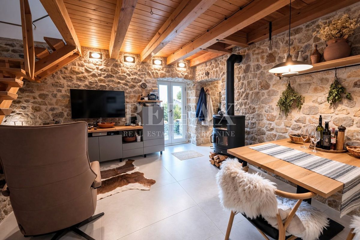 Senj, Bunica - kamnita hiša