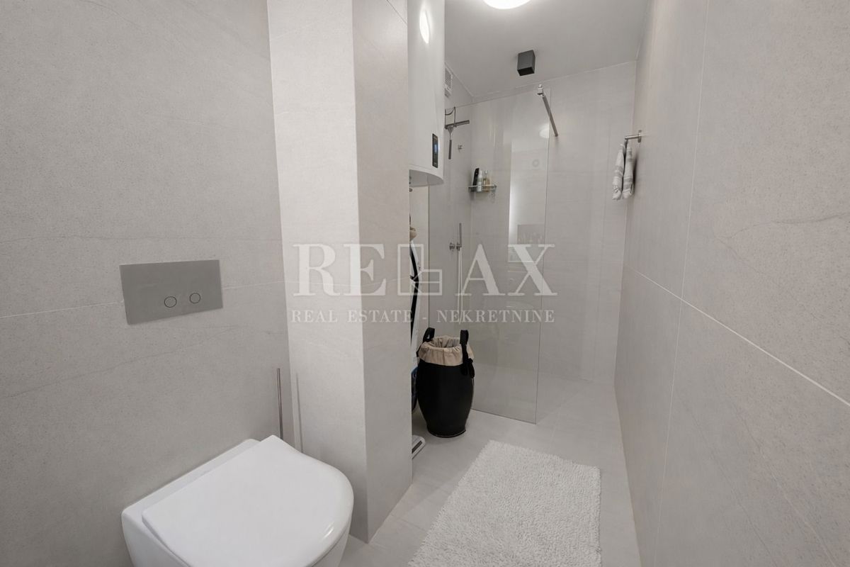 Senj, Bunica - kamnita hiša